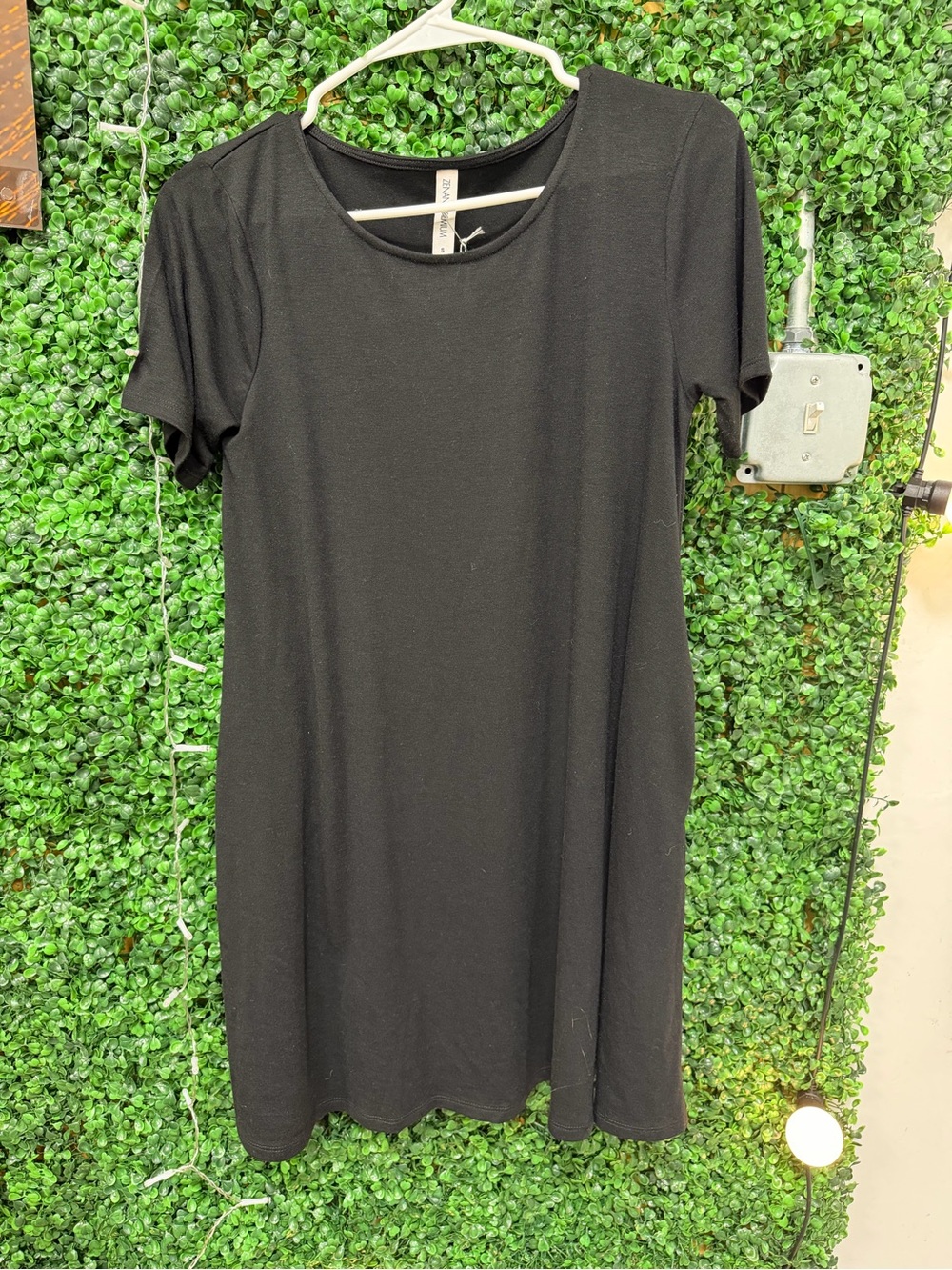 Zenana Outfitters Black Short Sleeve Midi Dress